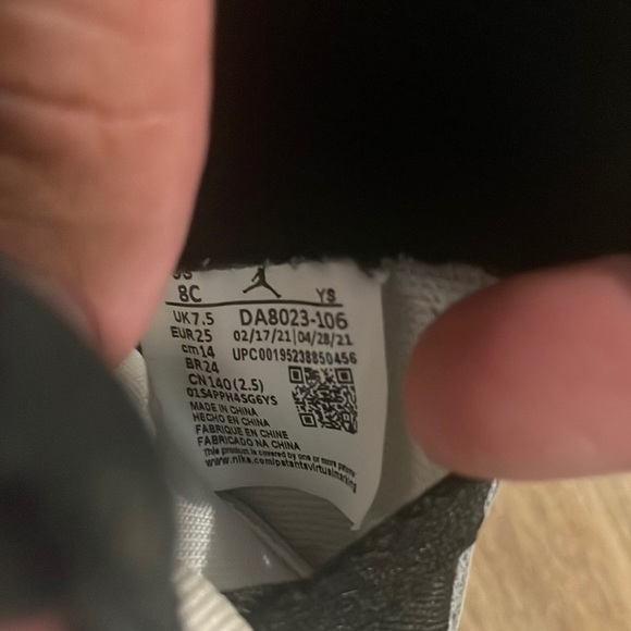 Nike Air Jordan Max Aura 3 (Very White Berry) - Picture 4 of 4